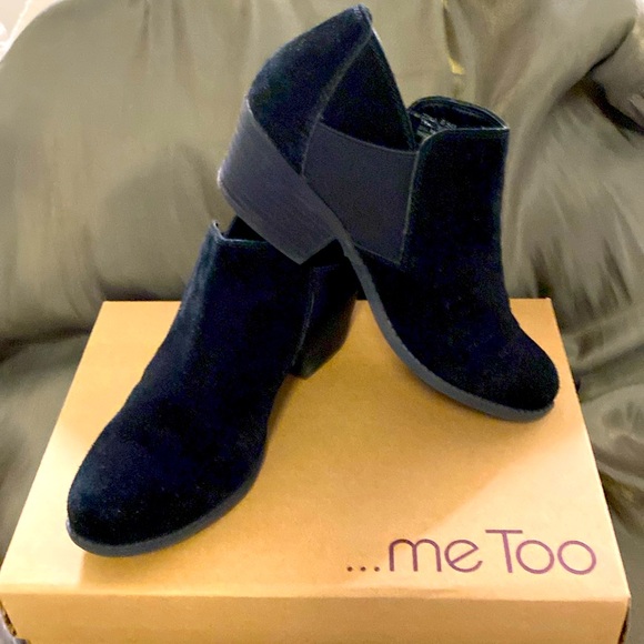 *NIB* me Too Zola Slip-on Black Ankle Bootie - Picture 1 of 8